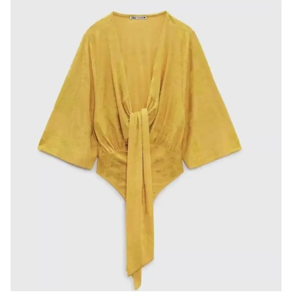 Zara Floral Jacquard Knotted Bodysuit Sz S in Gold Flowy Sleeves Snap Buttons - Picture 2 of 9